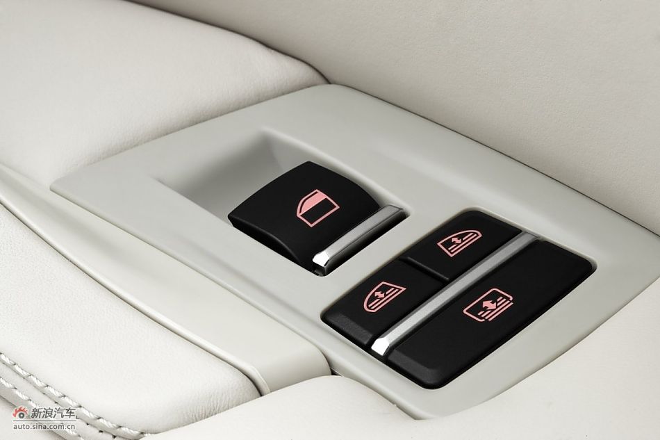 2011款宝马535Li后排车窗控制键