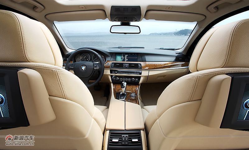 2011款BMW528Li内饰