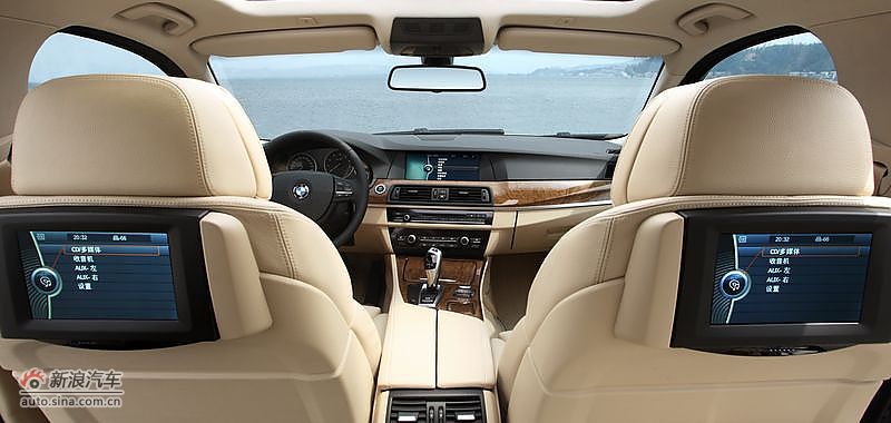 2011款BMW528Li内饰