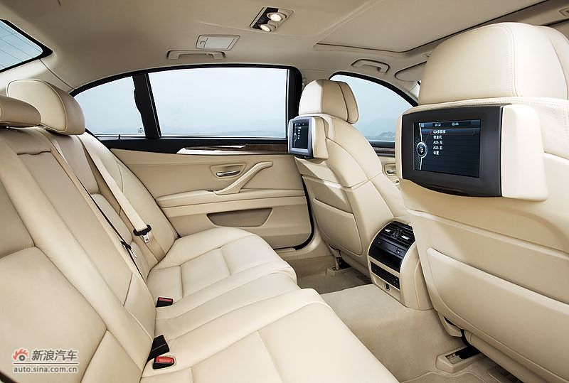 2011款BMW528Li内饰