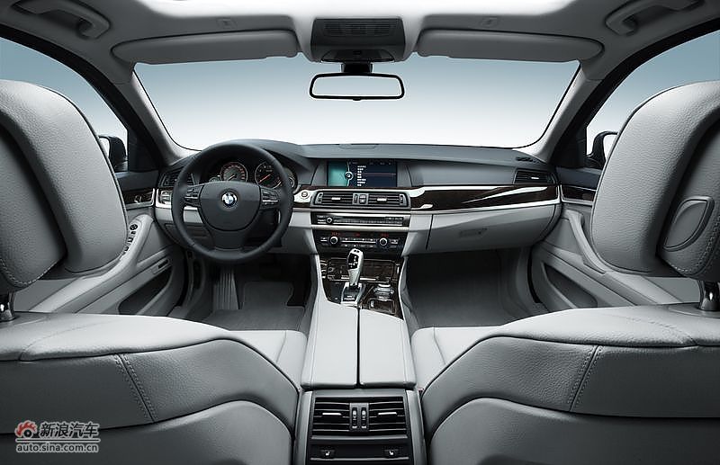 2011款BMW523Li内饰