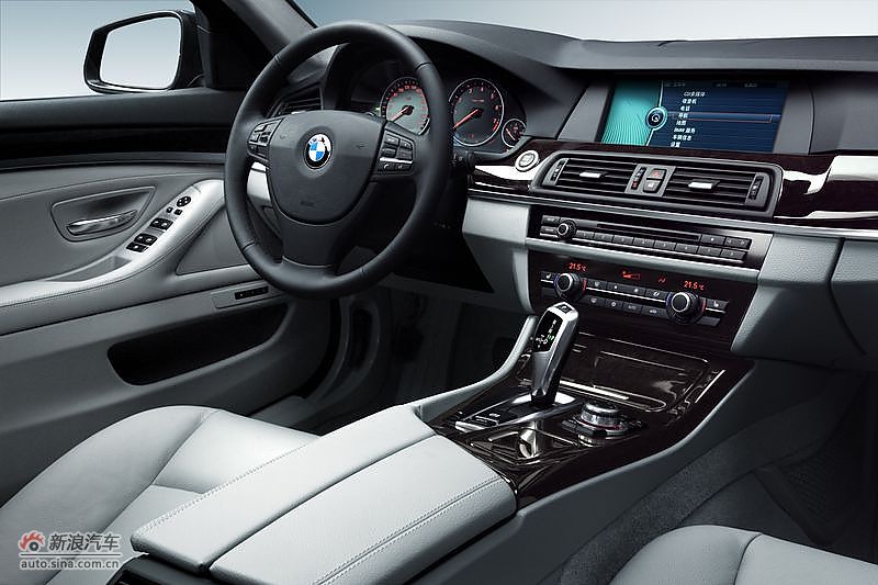 2011款BMW523Li内饰