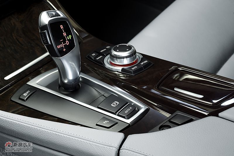 2011款BMW523Li内饰