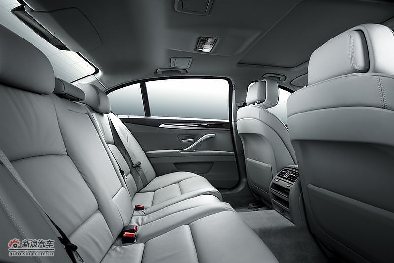 2011款BMW523Li内饰