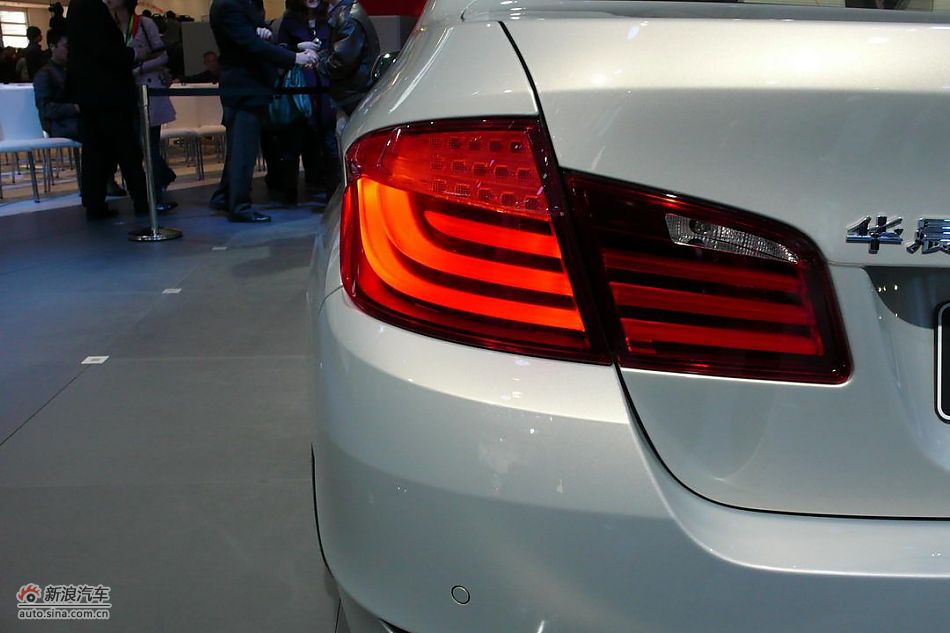 宝马535Li尾部