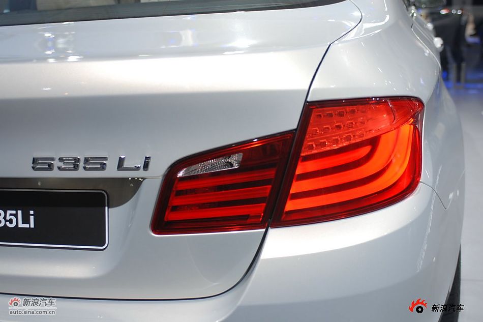 宝马535Li尾部