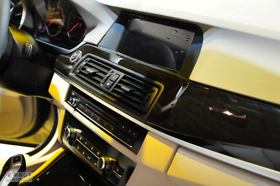 全新宝马523内饰