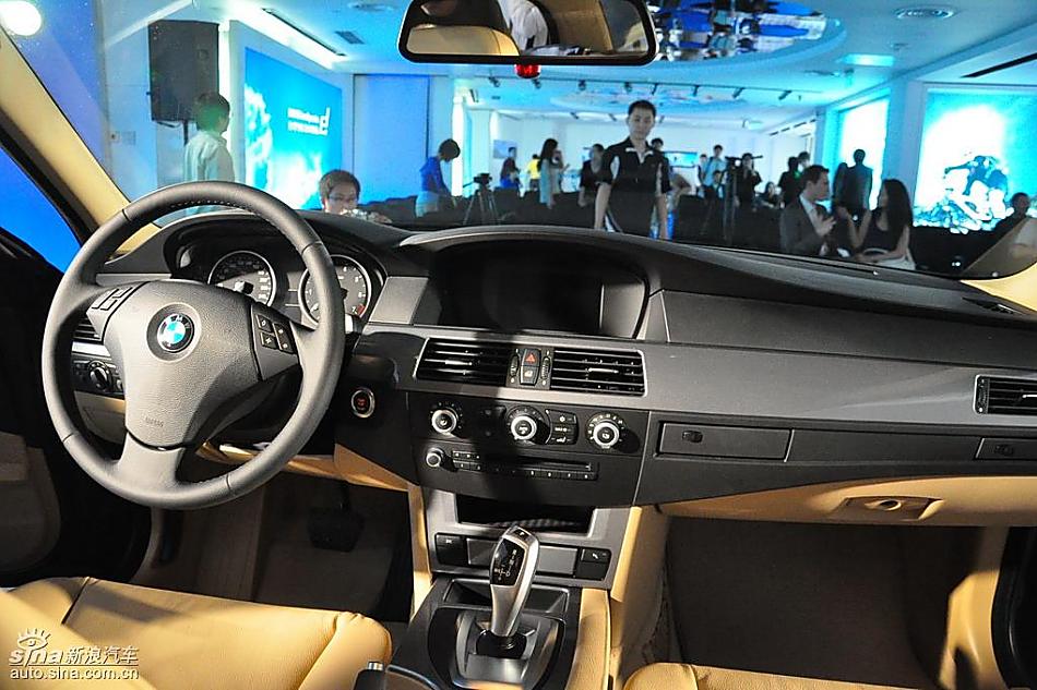 宝马520li领先型上市现场图
