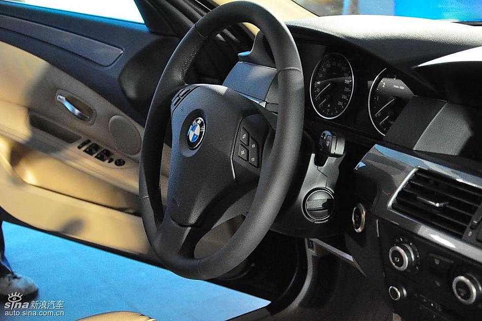 宝马520li领先型上市现场图