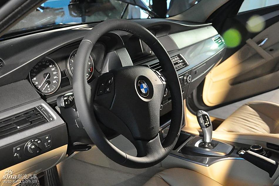 宝马520li领先型上市现场图