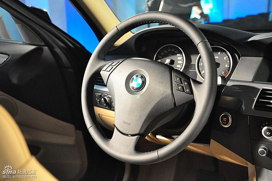 宝马520li领先型上市现场图