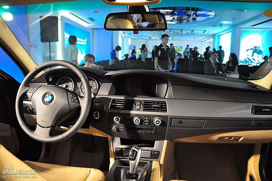 宝马520li领先型上市现场图