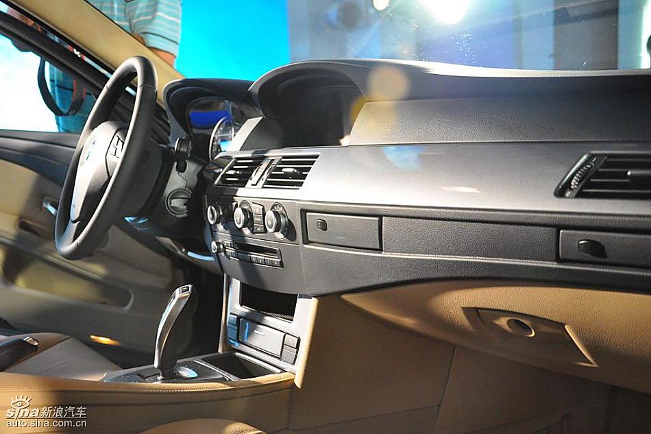 宝马520li领先型上市现场图