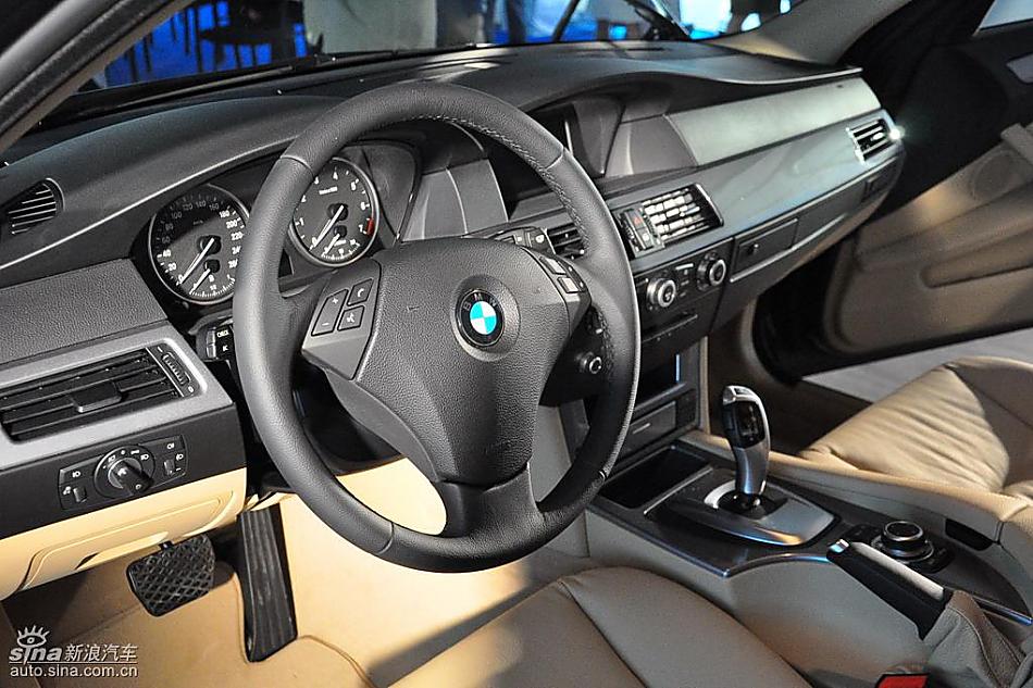 宝马520li领先型上市现场图