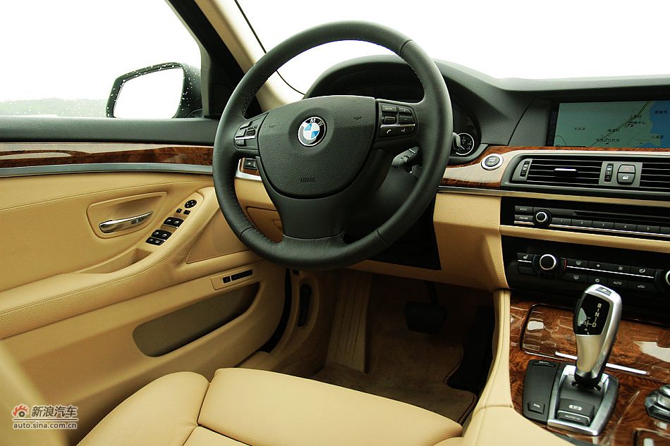 2011款宝马528Li豪华型内饰图片