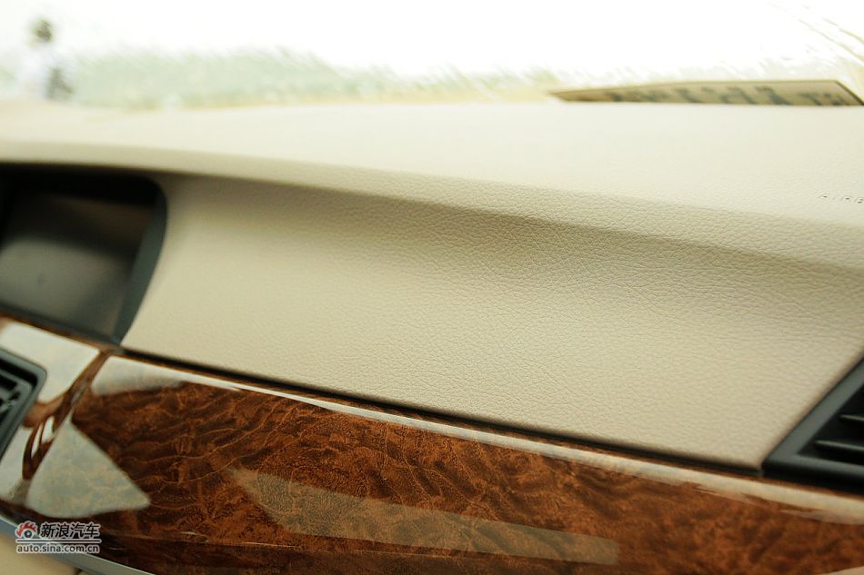 2011款宝马528Li豪华型内饰图片