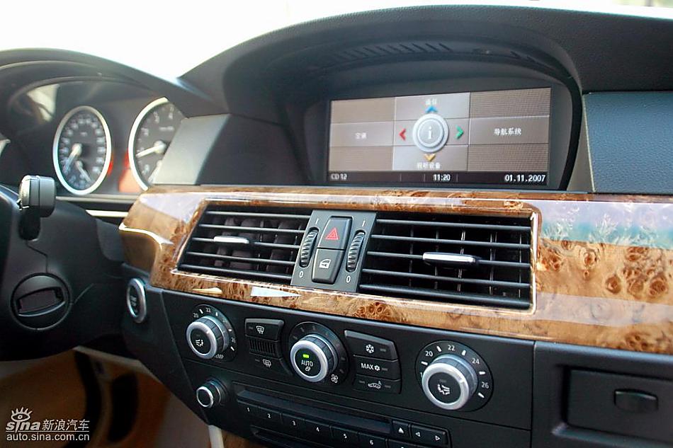 宝马新530Li内饰