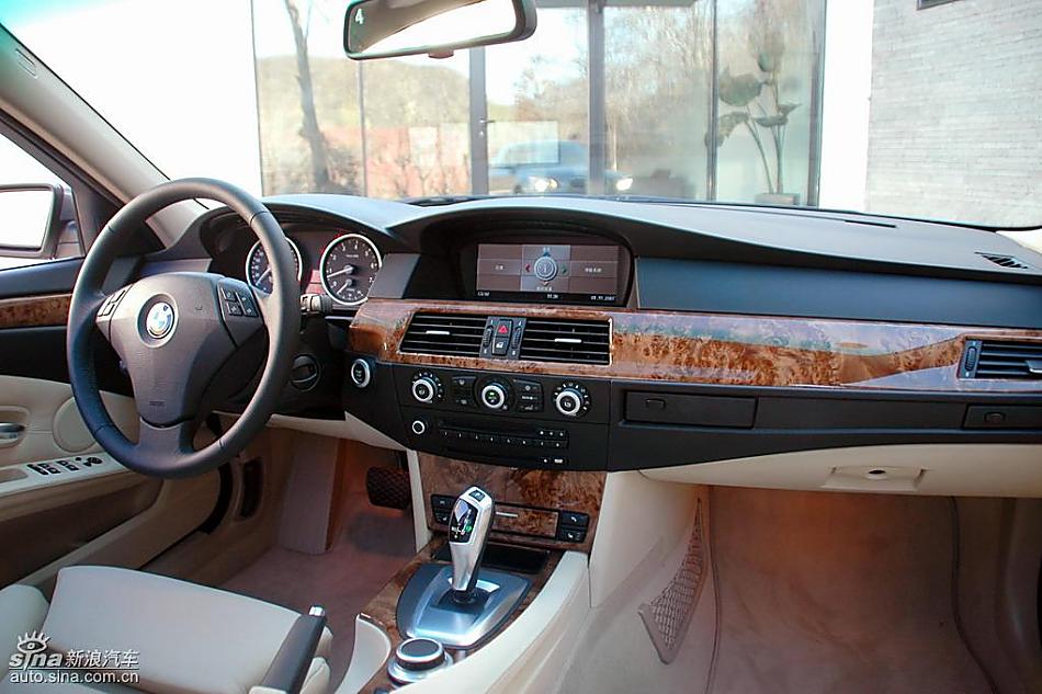 宝马新530Li内饰