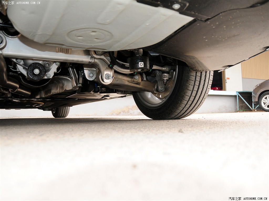 2014款 525Li 风尚设计套装 引擎底盘