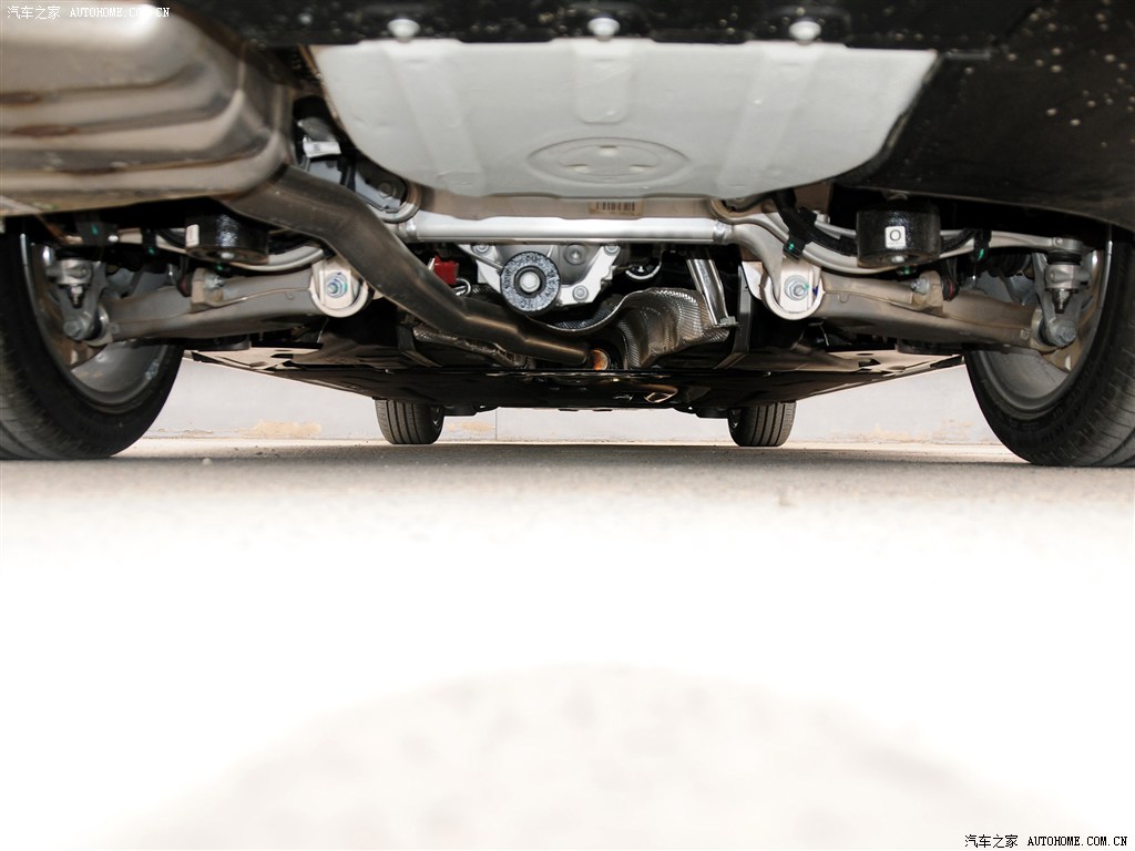 2014款 525Li 风尚设计套装 引擎底盘