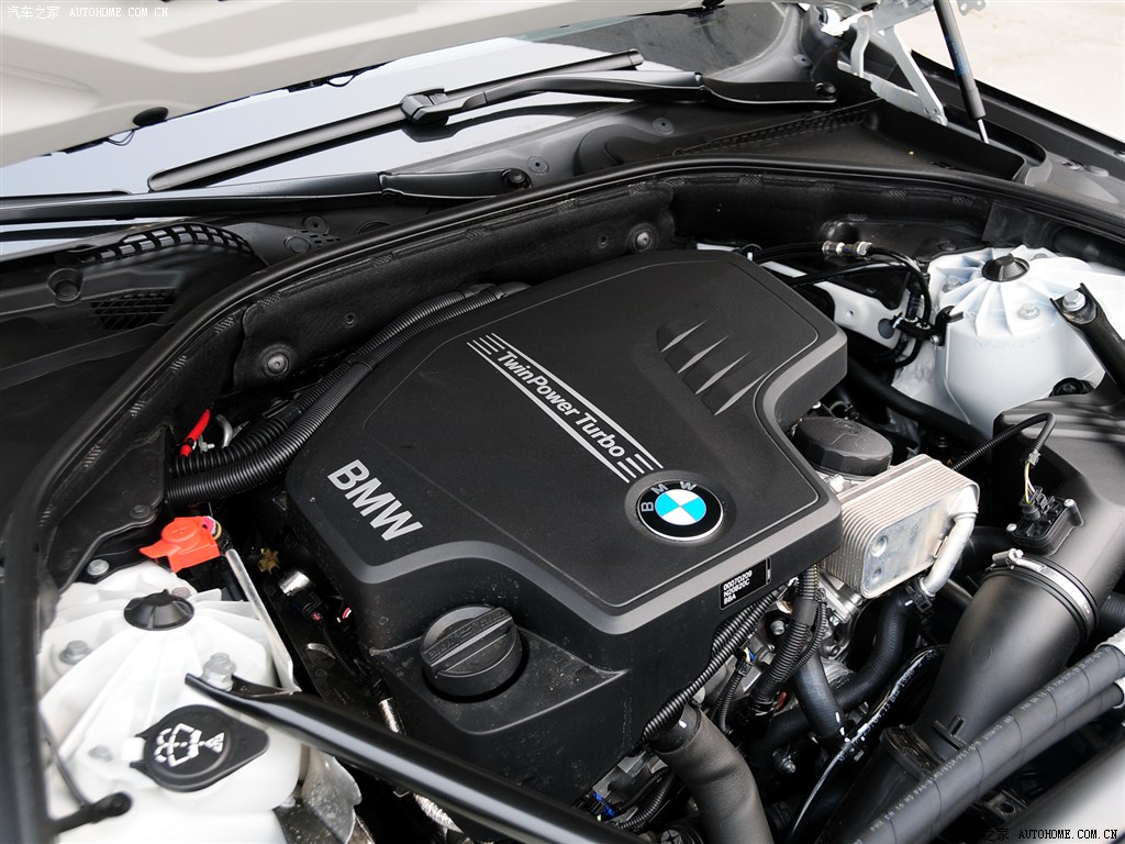2014款 525Li 风尚设计套装 引擎底盘