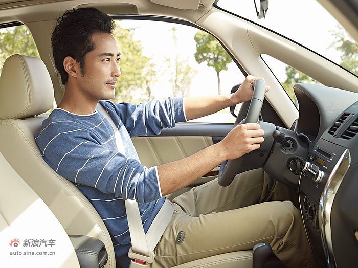 铃木天语尚悦内饰