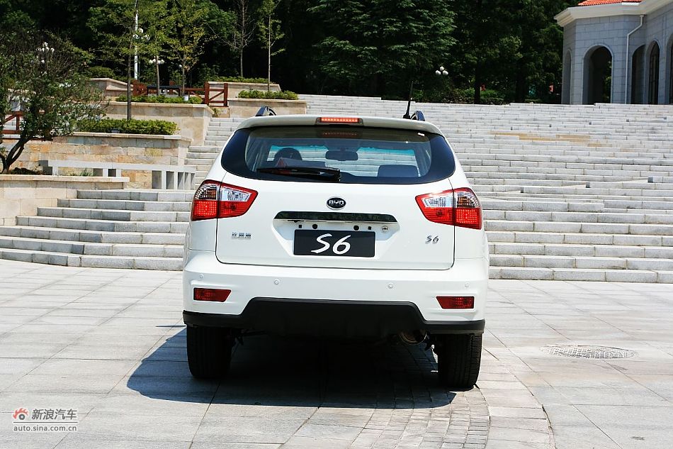 比亚迪S6外观