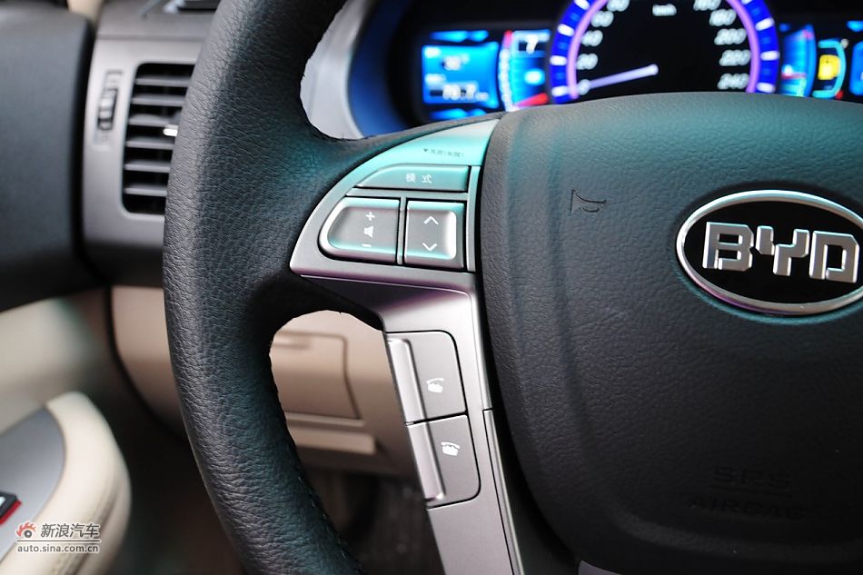 2011款比亚迪S6实拍