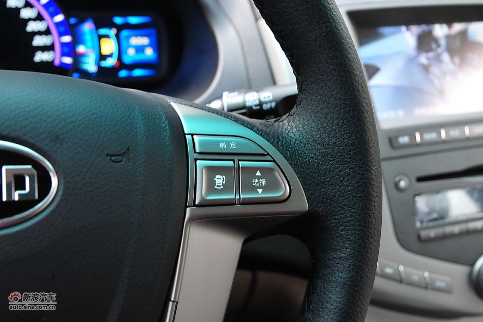 2011款比亚迪S6实拍