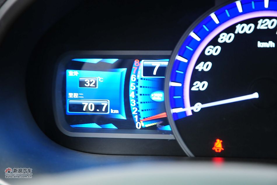 2011款比亚迪S6实拍