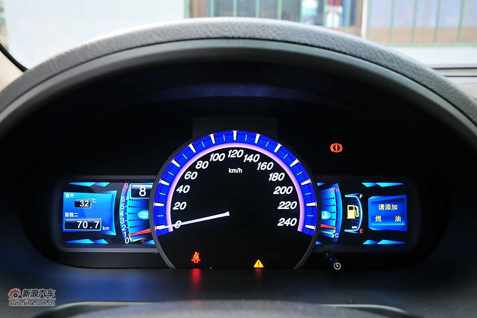 2011款比亚迪S6实拍