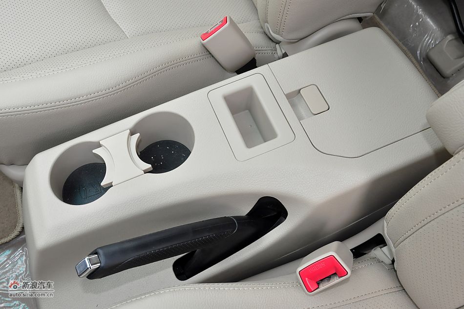 2011款比亚迪S6高清到店实拍