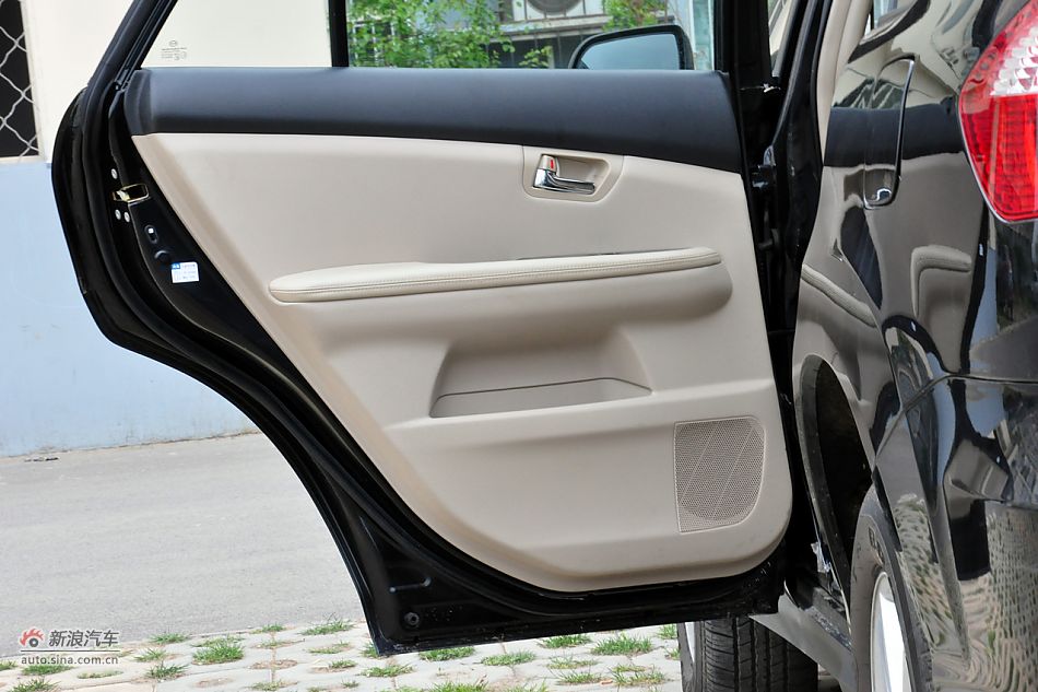 2011款比亚迪S6高清到店实拍