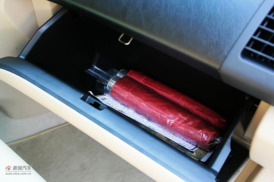 比亚迪S6座椅空间