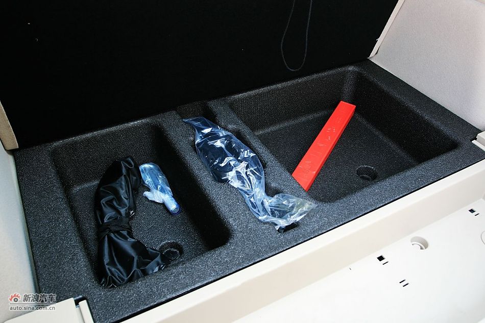 比亚迪S6座椅空间