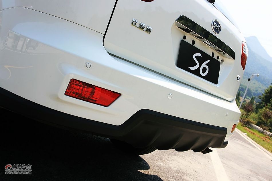 比亚迪S6外观细节