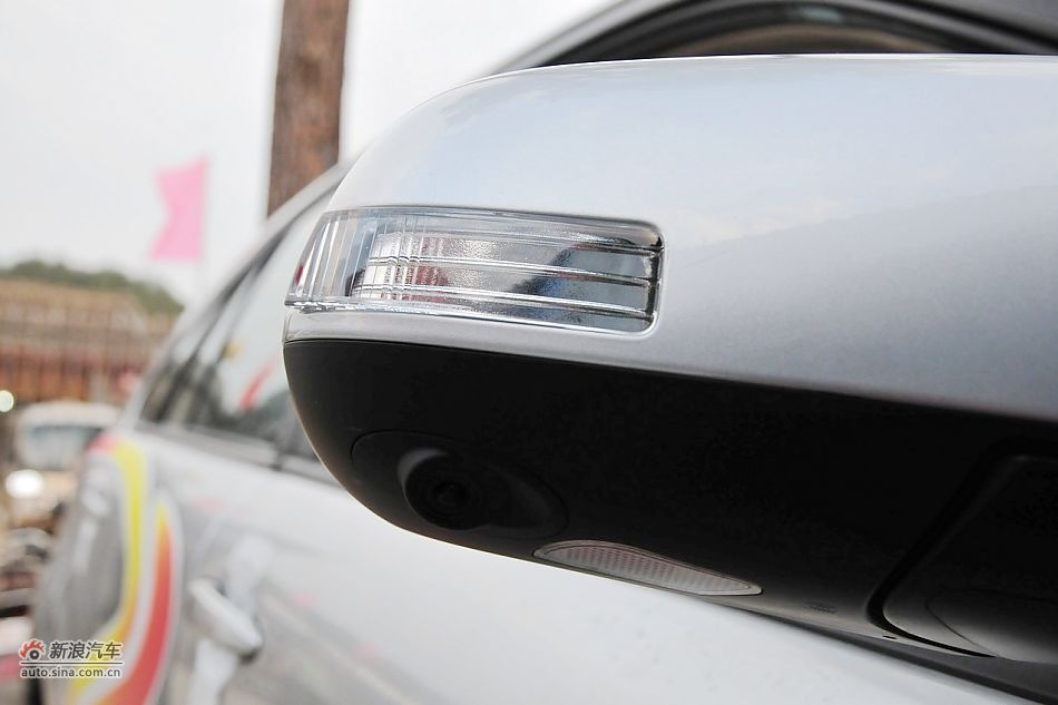 2011款比亚迪S6外观细节