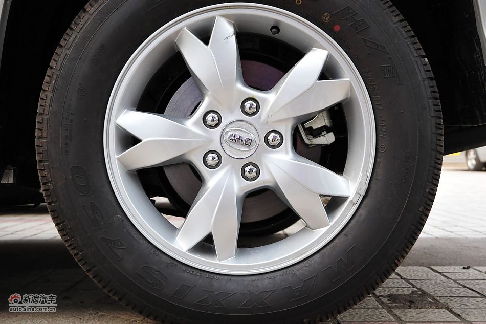 2011款比亚迪S6外观细节