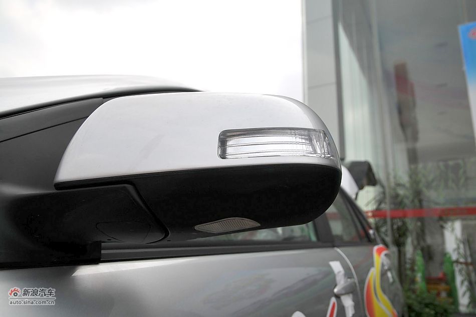 2011款比亚迪S6外观细节