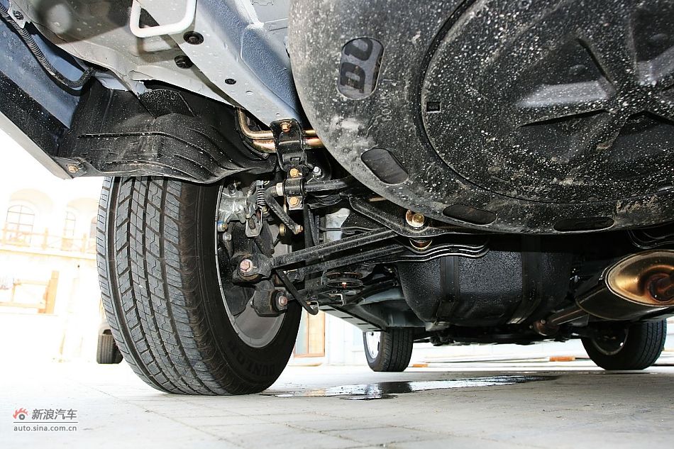 比亚迪S6引擎底盘