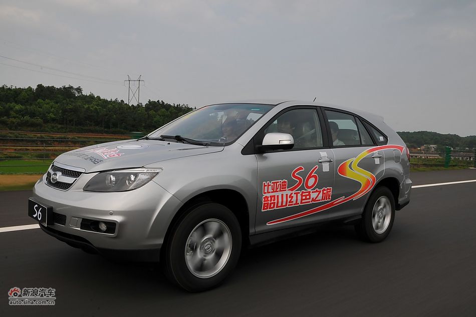 2011款比亚迪S6动态实拍