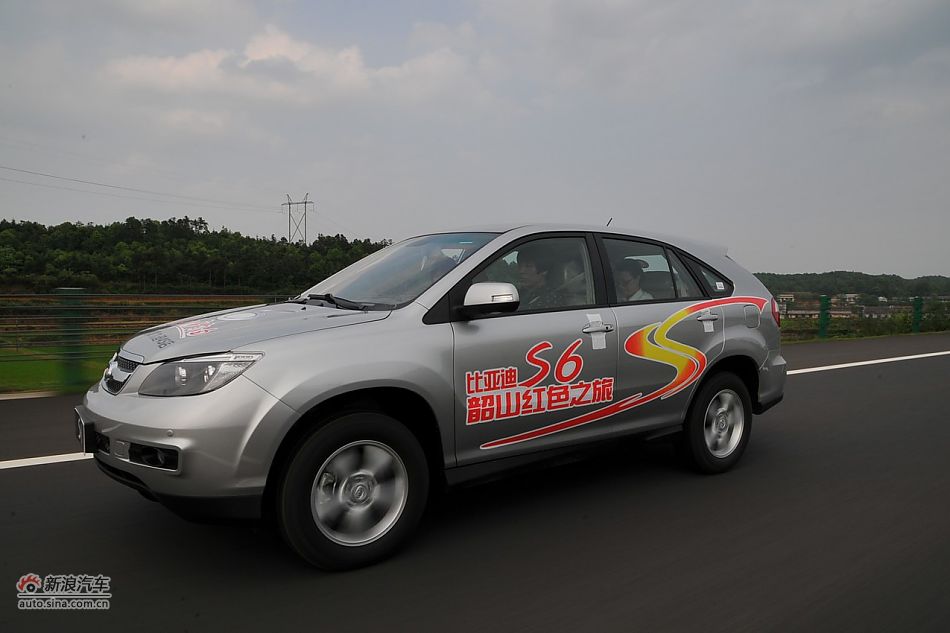 2011款比亚迪S6动态实拍