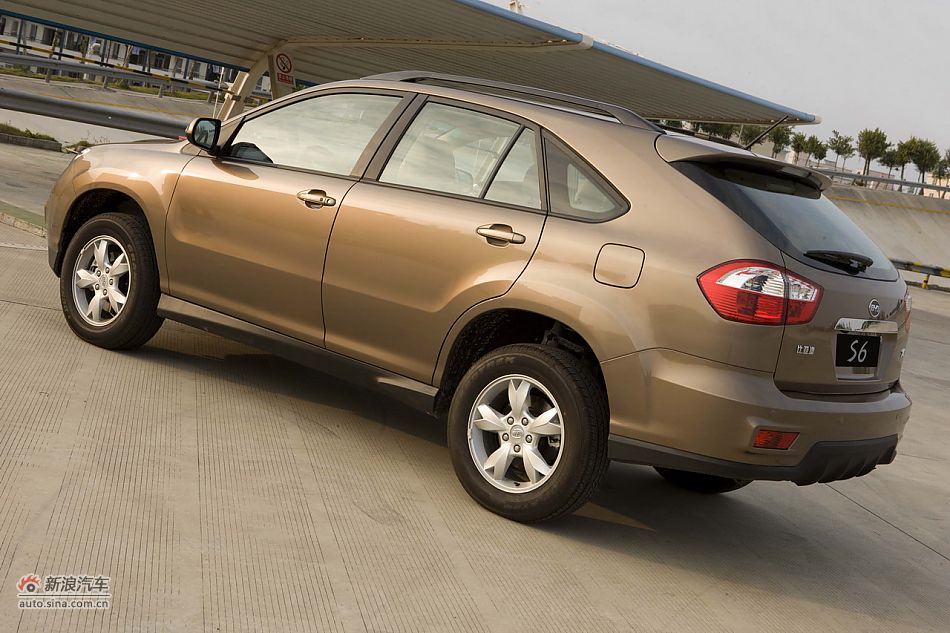 麦加金色比亚迪S6