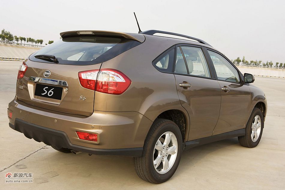 麦加金色比亚迪S6