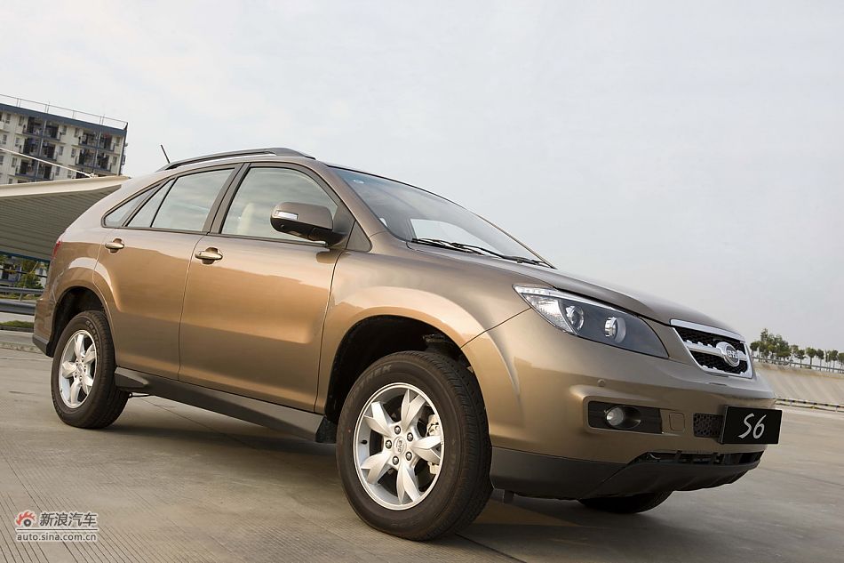 麦加金色比亚迪S6