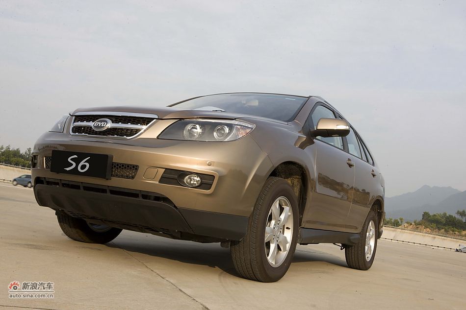 麦加金色比亚迪S6