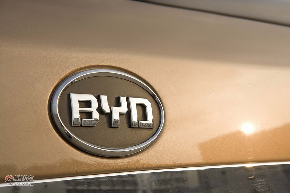 麦加金色比亚迪S6