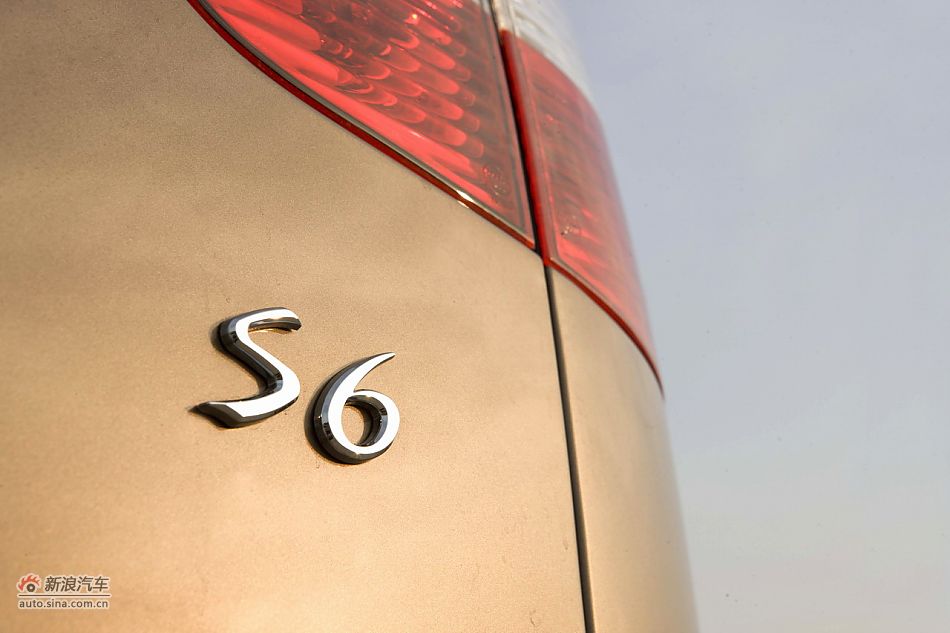 麦加金色比亚迪S6