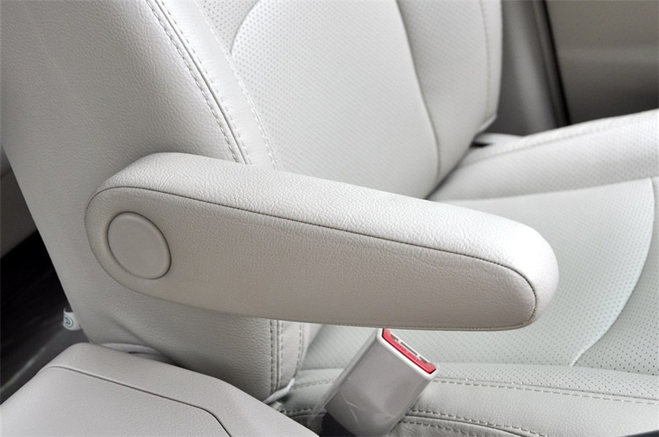 2013款 劲悦版 2.4L MT 豪华型 座椅空间