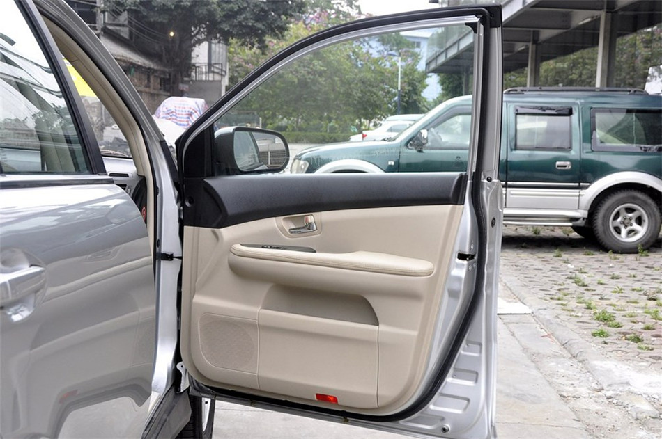 2013款 劲悦版 2.4L MT 豪华型 座椅空间